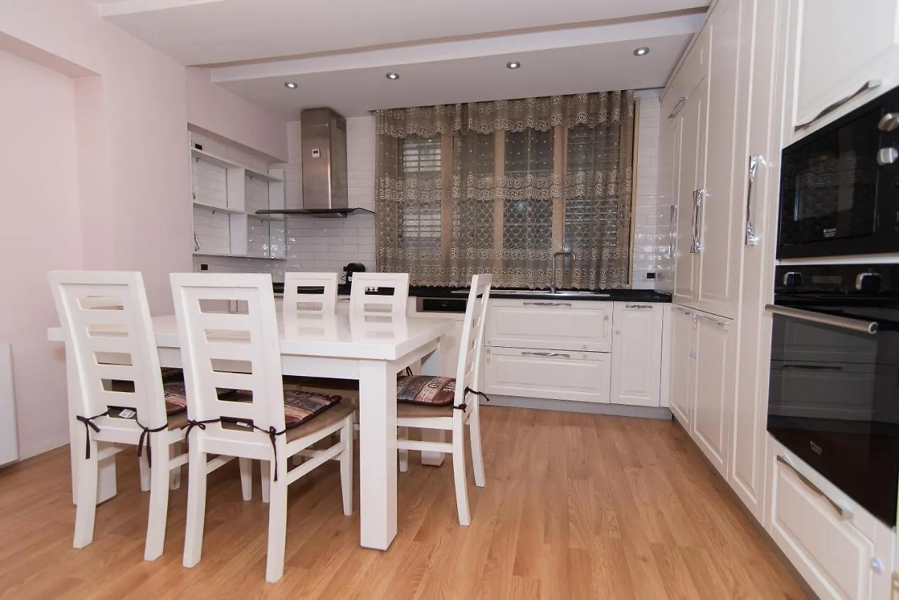 Tirana Central Exclusive Apartment